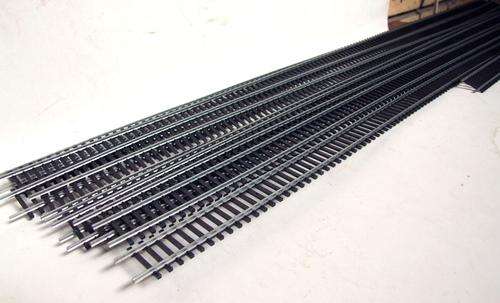 LIMA HO: 9x 900mm New Metal Flexi Track + 1pc of 500mm Flex track in boxed condition.