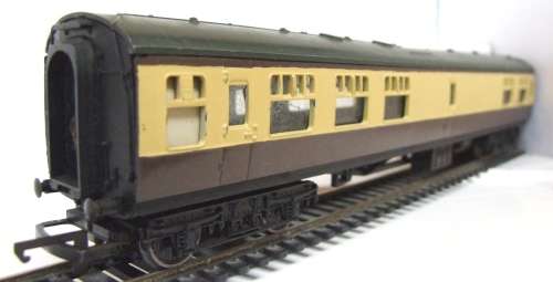 TRI-ANG OO: English Passenger Coach in fair unboxed condition (England)