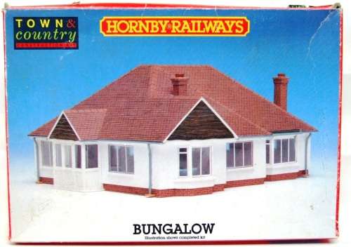 HORNBY OO SCENERY:  Vintage Bungalow Building in Like NEW Boxed condition. (England)