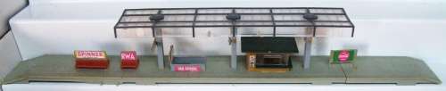 HO SCENERY: Vintage Train Platform in good condition.