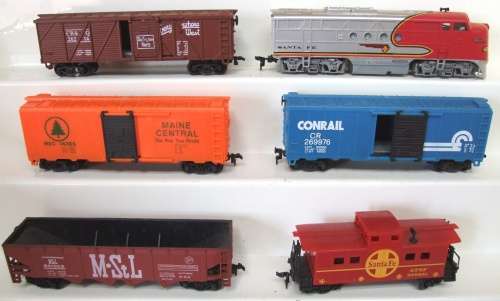AMERICAN HO: Freight Train Set in good unboxed condition.