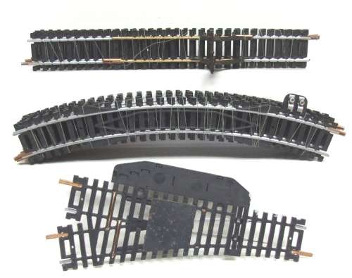 LIMA HO: 18pc Oval Metal Track with manual Turnout and Track-end in very good used condition.