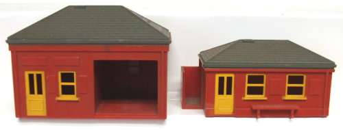SCENERY HO: 2x Station Platform Buildings in Fair unboxed condition
