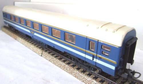 LIMA HO: Blue Train 1st Class Coach in very good unboxed condition(Italy)