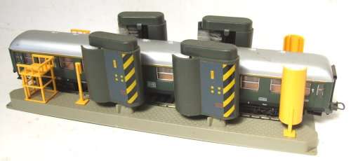 LIMA HO: Automatic Drive Through Coach Wash in very good complete unboxed condition(Italy)