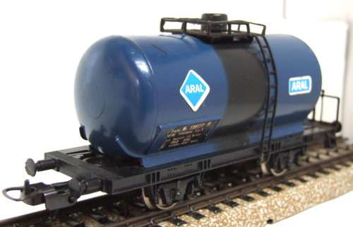 LIMA HO: Vintage Aral Tanker Wagon in Good unboxed condition (Italy)