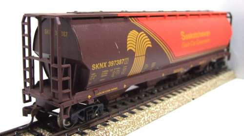 BACHMANN HO: Modern Detailed Saskatchewan Grain Car in very good unboxed condition (China)