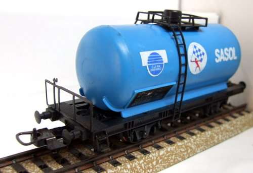 LIMA HO: Vintage SASOL Tanker Wagon in good unboxed condition (Italy)