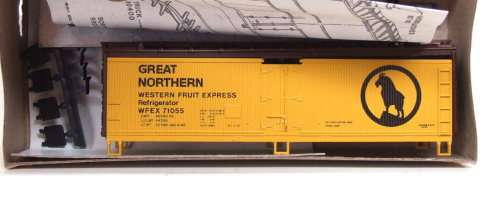 ATHEARN HO: 40ft GN Reefer in new un-assembled & boxed condition (USA)