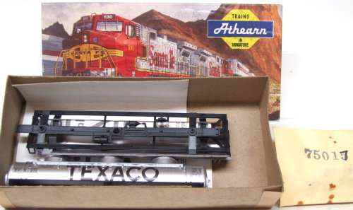 ATHEARN HO: 3 Dome TEXACO Tank Car in New Un-assembled & boxed condition (USA)