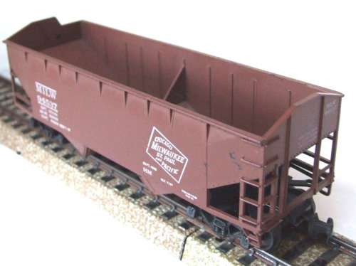 ATHEARN HO: MILW 2 Bay Coal Hopper in good boxed condition (USA)