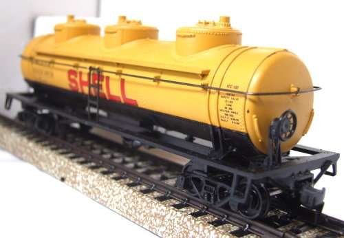ATHEARN HO: 3 Dome SHELL Tank Car in  Very Good Assembled un-boxed condition (USA)