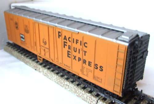 ATHEARN HO: 60ft SP Reefer with in good used un-boxed condition (USA)