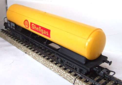 LIMA HO: SHELLGAS Tanker Wagon in good un-boxed condition (Italy)