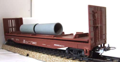 LIMA HO: Concrete Pipe/Package Auto Unloading wagon in good un-boxed condition(Italy)