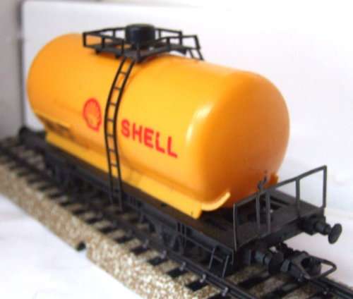 LIMA HO: SHELL Tanker Wagon in good un-boxed condition (Italy)