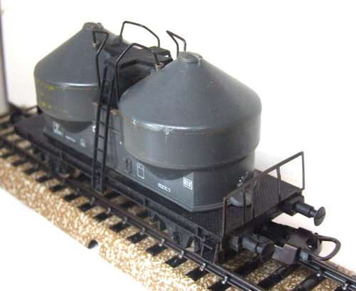 LIMA HO: Twin Silos Tanker Wagon in good unboxed condition (Italy)