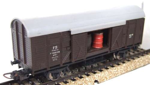 LIMA HO: Vintage FS Closed Wagon with sliding doors in good used & unboxed condition (Italy)