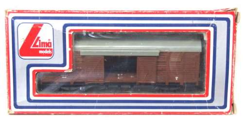 LIMA HO: Closed Freight Wagon in good used & boxed condition (Italy)