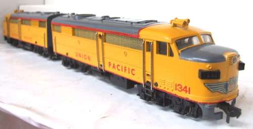 FLEISCHMANN HO:Vintage Detailed UP SET Diesel  Locomotives in very good boxed condition (Germany)