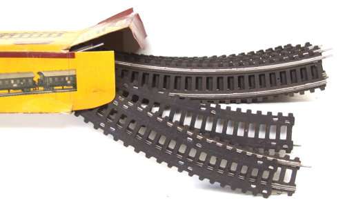 FLEISCHMANN HO: 18pc Hollow Tin Metal Track in very good boxed condition.(Germany)