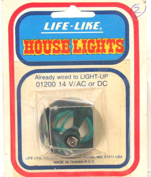 LIFE LIKE SCENERY HO: On Auction is this Carded Scenery item in Good condition.(USA)