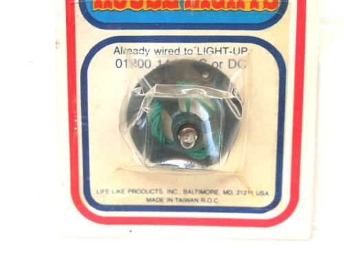 LIFE LIKE SCENERY HO: On Auction is this Carded Scenery item in Good condition.(USA)