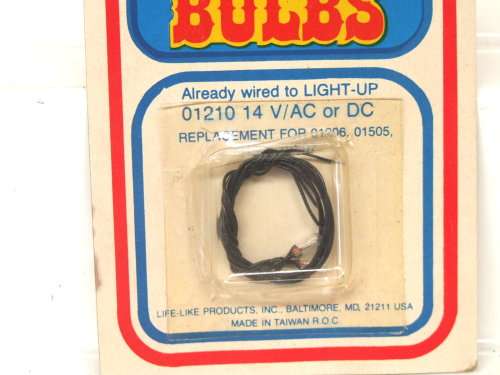 LIFE LIKE SCENERY HO: On Auction is this Carded Scenery item in Good condition.(USA)