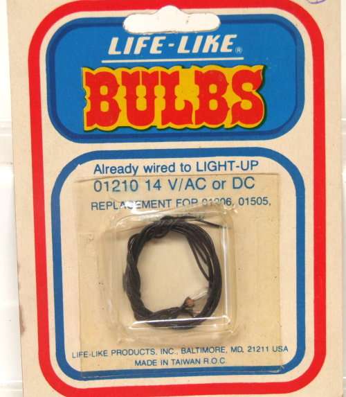 LIFE LIKE SCENERY HO: On Auction is this Carded Scenery item in Good condition.(USA)