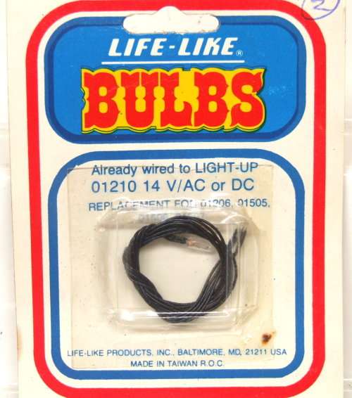 LIFE LIKE SCENERY HO: On Auction is this Carded Scenery item in Good condition.(USA)