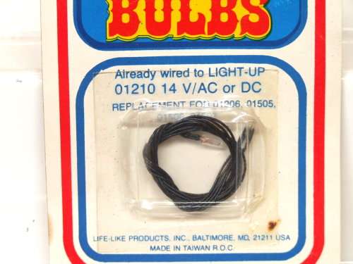 LIFE LIKE SCENERY HO: On Auction is this Carded Scenery item in Good condition.(USA)