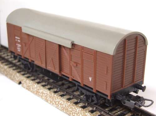 LIMA HO: Vintage Closed Wagon with sliding doors in good used & unboxed condition (Italy)