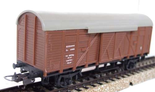 LIMA HO: Vintage Closed Wagon with sliding doors in good used & unboxed condition (Italy)