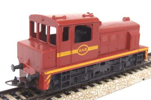 LIMA HO: SAR Brown Shunter Locomotive in fair un-boxed operating condition (Italy)