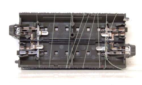 MARKLIN HO:2pc 3 Rail Metal/Plastic C-Type Track (#077) in very good un-boxed condition.(Germany)