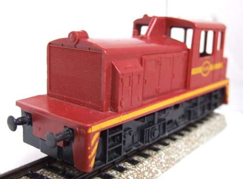 LIMA HO: SAR Brown Shunter Locomotive in fair un-boxed operating condition (Italy)