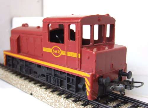 LIMA HO: SAR Brown Shunter Locomotive in fair un-boxed operating condition (Italy)