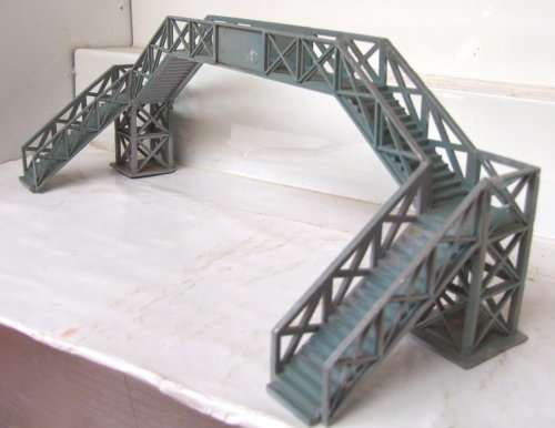 BRIDGE HO/OO:   2 Track Passenger Foot Bridge in good used condition.