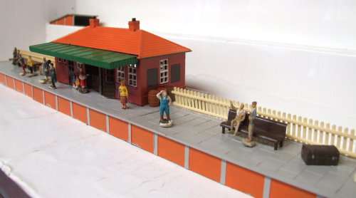 SCENERY HO: Country Station Platform with People in fair used re-painted unboxed condition