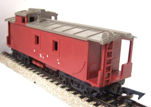 TRI-ANG OO: Detailed Vintage Caboos in fair un-boxed condition (England)