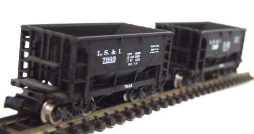 ATLAS N: Detailed American Coal/Ore Hoppers in Good un-boxed condition (USA)
