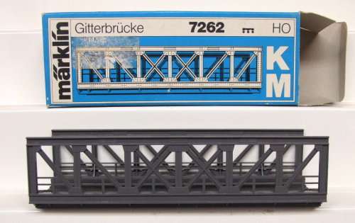 MARKLIN HO: C-Track All Plastic Girder Bridge(7262) in Like New un-used boxed condition.(Germany)