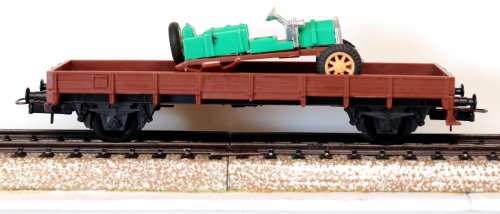 LIMA HO: Modern Open Wagon with scrap car Load in good un-boxed condition (Italy)