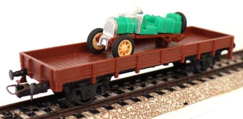 LIMA HO: Modern Open Wagon with scrap car Load in good un-boxed condition (Italy)