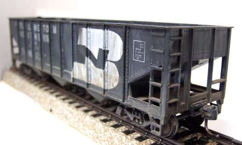 HOPPER HO: BN 3 Bay Weathered Coal Hopper with Sprung Suspension Bogeys in good un-boxed condition