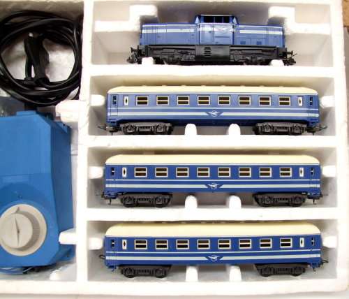 LIMA HO:  Complete SAR Junior Blue Train Set (4662 B) in LIKE NEW boxed condition (Italy)