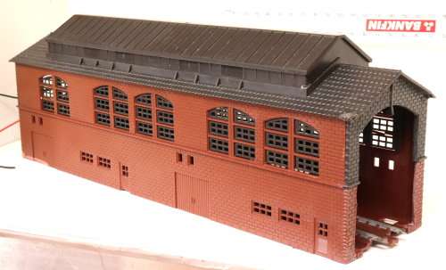 LIMA HO: Large Engine Shed with Light in good unboxed condition.(Italy)