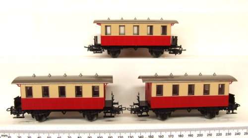MARKLIN HO: Vintage 3-rail AC Pass Coaches in Trans-Europe livery, Good un-boxed condition (Germany)