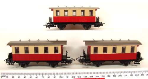 MARKLIN HO: Vintage 3-rail AC Pass Coaches in Trans-Europe livery, Good un-boxed condition (Germany)