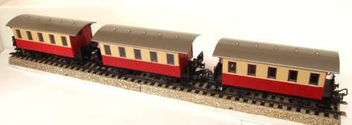 MARKLIN HO: Vintage 3-rail AC Pass Coaches in Trans-Europe livery, Good un-boxed condition (Germany)